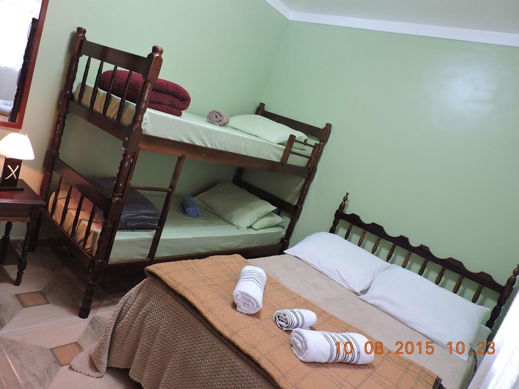 Pousada Queiroz Petrópolis Rum bild